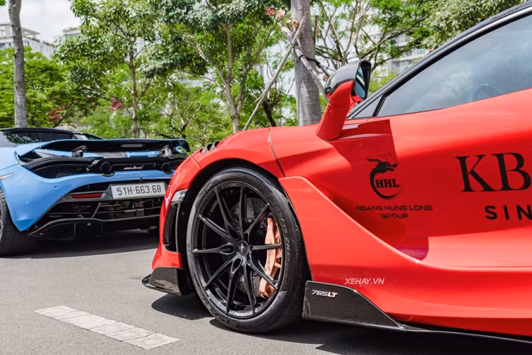 McLaren 765LT là phiên bản hiệu suất cao của mẫu siêu xe đình đám McLaren 720S, chỉ được sản xuất giới hạn 765 chiếc trên toàn cầu và hiện mới có 4 chiếc “cập bến” Việt Nam.