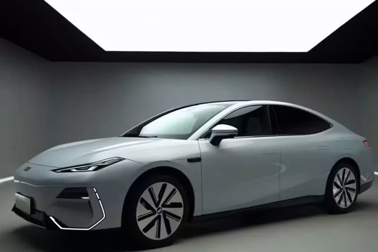 Nó được trang bị công nghệ phát sáng khắc laser siêu nhỏ đã được cấp bằng sáng chế, có thể mang lại hiệu ứng phát sáng phong phú như chào đón khách và chia tay, nước chảy trái phải, nhảy nước, chương trình ca nhạc, v.v.