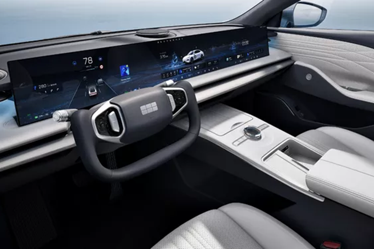 Ở kích thước, các số đo của sedan cỡ trung Geely Galaxy E8 2024 bao gồm chiều dài, chiều rộng và chiều cao lần lượt là 5.010 mm x 1.920 mm x 1.465 mm, chiều dài cơ sở là 2.925 mm. Về nền tảng, Galaxy E8 được xây dựng dựa trên kiến trúc SEA Haohan của Tập đoàn Geely. Kiến trúc Haohan là nền tảng xe điện mới được Geely Automobile phát triển độc lập.