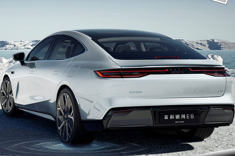 Dự kiến, giá xe Geely Galaxy E8 bán ra sẽ từ dưới 200.000 nhân dân tệ, tương đương 651 triệu đồng, nếu đúng như vậy thì đây sẽ là một "kiệt tác" khác trên thị trường xe điện thuần túy.