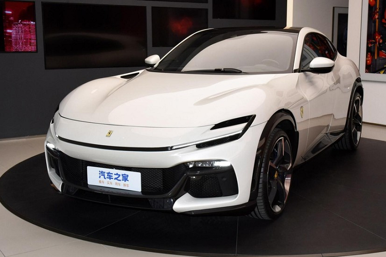 V goài ra, đáng mừng hơn, chiếc siêu xe gầm cao đầu tiên của hãng xe Ý cũng đã có lịch về Việt Nam giới thiệu trong năm nay nhưng chưa rõ cụ thể là vào tháng nào. Việc siêu SUV Ferrari Purosangue đã chắc suất về Việt Nam trong năm nay nhận được sự quan tâm không nhỏ của giới mê xe trong nước.