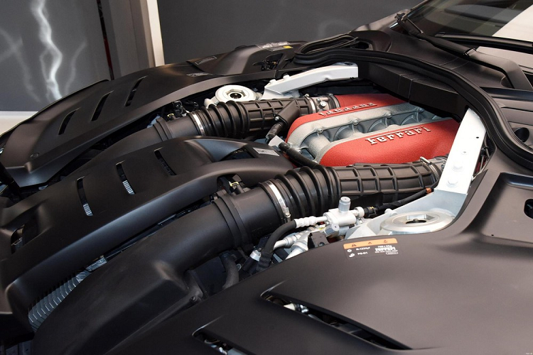 Về siêu xe gầm cao Ferrari Purosangue, xe sử dụng động cơ V12, dung tích 6.5 lít, hút khí tự nhiên sẽ tạo ra công suất tối đa lên đến 715 mã lực và mô-men xoắn cực đại 715 Nm.