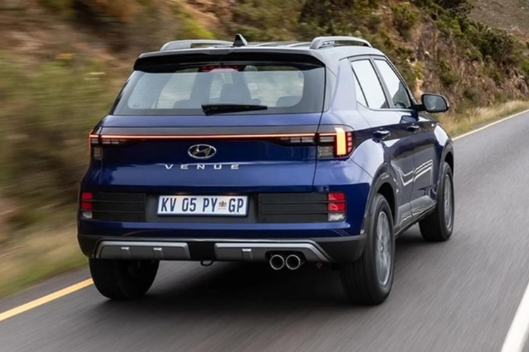 Hiện thông tin chi tiết về xe cũng như giá xe Hyundai Venue 2024 tại Việt Nam vẫn chưa được hãng tiết lộ. Tại thị trường Philippines, Hyundai Venue có giá bán dao động từ 439 - 472 triệu đồng. Trong khi đó, tại thị trường Mỹ, giá xe dao động từ 429 - 538 triệu đồng.