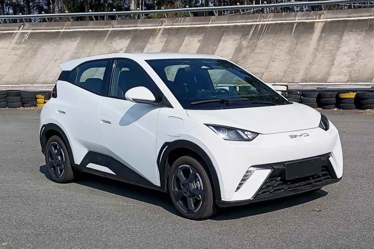 Các quan chức cho biết, tất cả các xe mới đều được trang bị 4 túi khí (túi khí chính và túi khí hành khách và túi khí rèm bên hông), ESP, EPB, gương chiếu hậu có sưởi, v.v., các mẫu xe cao cấp cũng sẽ được bổ sung thêm túi khí bên hông phía trước.