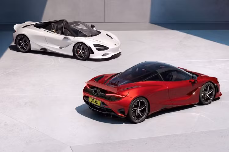 Phiên bản Coupe chỉ nặng 1.277 kg ở điều kiện trọng lượng khô nhẹ nhất, mang đến tỷ lệ công suất trên trọng lượng dẫn đầu phân khúc là 587PS/tonne – nhẹ hơn đáng kể 193 kg so với đối thủ cạnh tranh gần nhất và mang lại lợi thế về công suất trên trọng lượng nhiều hơn 22PS.