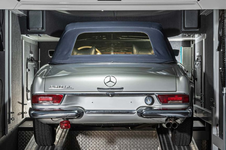 Xe được chế tạo dựa trên khung gầm của Mercedes-Benz. Xe có động cơ 6 xi-lanh thẳng hàng, dung tích 7.7 lít, tạo ra công suất 299 mã lực và mô-men xoắn cực đại 1.200 Nm. Với kích thước khổng lồ cùng hàng loạt trang bị hiện đại, chiếc mobihome này, giá xe Concorde Liner 1090 GIO lên tới 581.000 USD (khoảng 14 tỷ đồng).