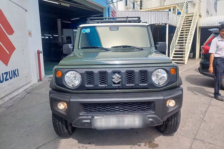 Hiện tại, Suzuki Jimny 2023 đã được một số đại lý chính hãng nhận đặt cọc tại Việt Nam. Với thiết kế nhỏ xinh cùng khả năng off-road đầy hứa hẹn, Suzuki Jimny sẽ là lựa chọn cho những khách hàng Việt thực sự đam mê và thích "hàng độc".