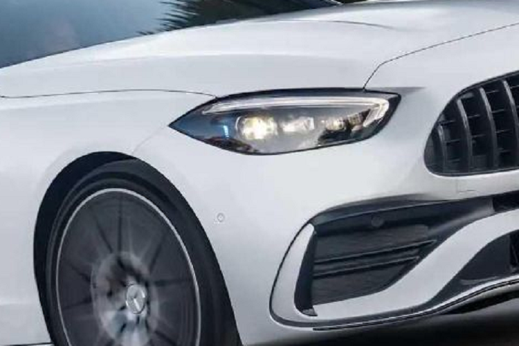 Cung cấp cho người lái là 5 chế độ Slippery, Comfort, Sport, Sport+ và Individual. Ngay cả hệ thống cân bằng điện tử của xe cũng có 3 chế độ, bao gồm Basic, Advanced và Pro.