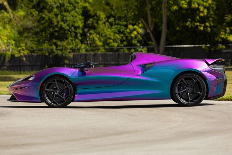 Được biết chiếc McLaren Elva đấu giá có số thứ tự 122/149 xe được sản xuất. Đặc biệt toàn bộ xe được lắp ráp thủ công tại nhà máy McLaren tại Surrey, Anh. Hiện tại chiếc xe trong bài đã đi được 90 dặm (145 km), gần như chiếc xe không hề được sử dụng sau khi đấu giá vào tháng 8/2022.