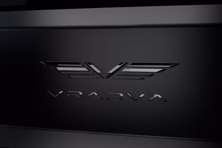 Mặc dù sở hữu ngoại hình hầm hố, thế nhưng động cơ của Vrarva Orca lại khá yếu. Bản độ này không được nâng cấp về khả năng vận hành so với nguyên bản, điều này đồng nghĩa với việc xe vẫn được trang bị cụm máy turbodiesel 2,3L công suất 143 mã lực.