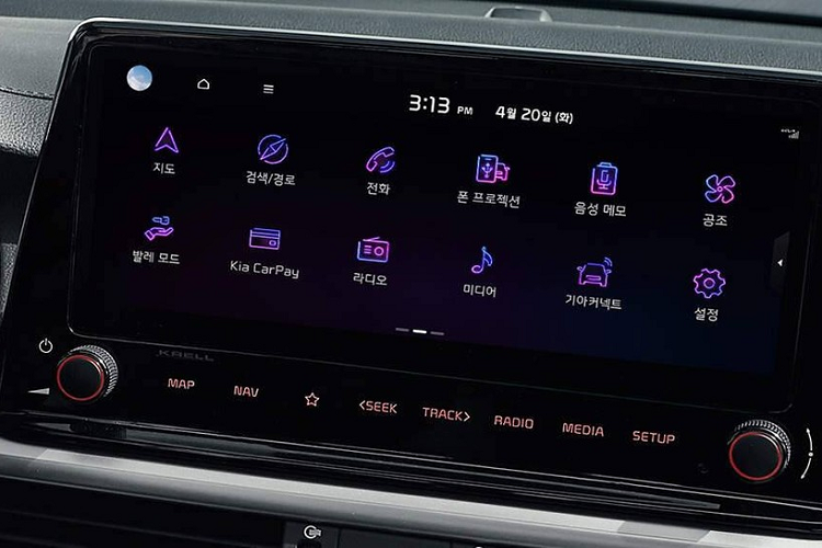 Tiếp đến là Kia K3 2024 bản Signature cao cấp nhất với màn hình cảm ứng trung tâm 10,25 inch tiêu chuẩn. Màn hình này có nhiều chủ đề và giao diện cho các loại nội dung khác nhau. Riêng GT là phiên bản sở hữu thiết kế hatchback của Kia K3 2024. Phiên bản này cũng được trang bị màn hình tiêu chuẩn tương tự bản Signature.