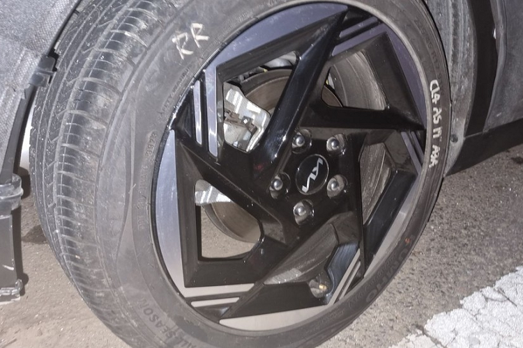 Ngoài K3, còn có một loạt mẫu xe Kia sắp ra mắt cũng sẽ được trang bị đèn pha nằm dọc như Sorento và Carnival bản nâng cấp. Cụm đèn pha này có vẻ còn được tích hợp dải đèn LED định vị ban ngày với thiết kế lấy cảm hứng từ bản đồ sao, tương tự Seltos và Morning mới.