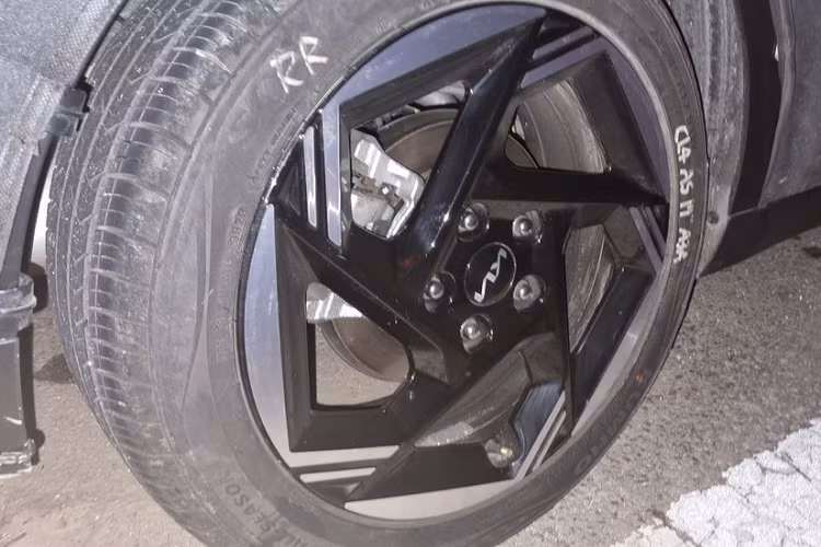 Ngoài K3, còn có một loạt mẫu xe Kia sắp ra mắt cũng sẽ được trang bị đèn pha nằm dọc như Sorento và Carnival bản nâng cấp. Cụm đèn pha này có vẻ còn được tích hợp dải đèn LED định vị ban ngày với thiết kế lấy cảm hứng từ bản đồ sao, tương tự Seltos và Morning mới.