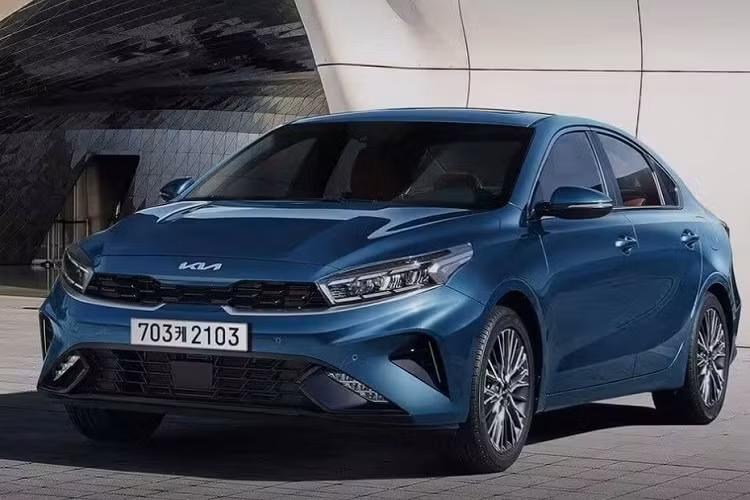 Ngày 19/7/2023 vưa qua, hãng Kia đã bất ngờ tung ra phiên bản nâng cấp nhẹ của dòng xe K3 ở thị trường Hàn Quốc. Bước sang phiên bản nâng cấp giữa vòng đời, Kia K3 2024 mới không thay đổi về mặt thiết kế. Thay vào đó, hãng Kia chỉ bổ sung trang bị cho mẫu xe hạng C này.