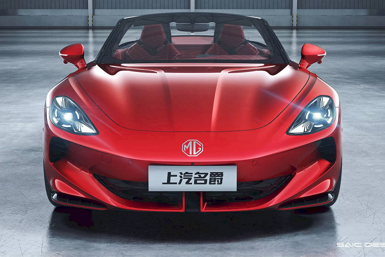 MG Cyberster dài 4.535 mm, rộng 1.913 mm và cao 1.329 mm, với chiều dài cơ sở đạt 2.690 mm và nặng 1.850 kg. Những thông số này cho thấy nếu so với mẫu xe gần nhất về kiểu dáng cũng như mục đích sử dụng là BMW Z4, Cyberster thậm chí còn vượt trội vì dài hơn 203 mm, rộng hơn 50 mm và cao hơn gần 20 mm.