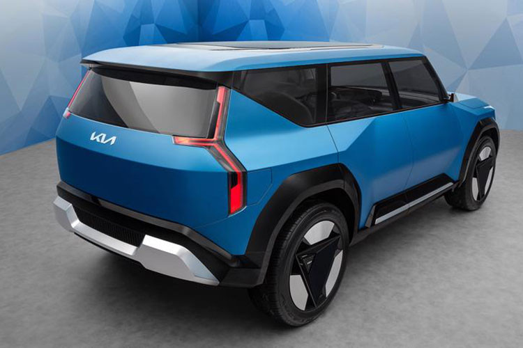 Tập đoàn Hyundai đặt mục tiêu đến năm 2030 sẽ trở thành một trong ba nhà sản xuất xe điện đứng đầu về doanh số. Theo một cuộc phỏng vấn, Hyundai cho rằng công nghệ có thể khiến khách hàng di chuyển an toàn và thoải mái hơn.