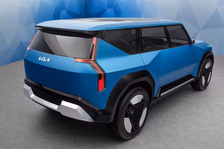 Tập đoàn Hyundai đặt mục tiêu đến năm 2030 sẽ trở thành một trong ba nhà sản xuất xe điện đứng đầu về doanh số. Theo một cuộc phỏng vấn, Hyundai cho rằng công nghệ có thể khiến khách hàng di chuyển an toàn và thoải mái hơn.