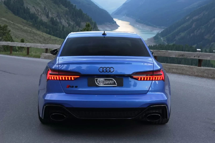 Điều này làm cho chiếc sedan độc đáo này thậm chí còn mạnh mẽ hơn cả Wagon, thậm chí có thể nói là chiếc sedan RS6 Performance mạnh mẽ nhất. Sức mạnh tăng lên nhờ vào remap ECU ở Stage 3, bộ intercooler Wagner Tuning, hệ thống nạp mới với các cửa hút gió và tăng áp lớn hơn do Ado X Performance thực hiện. Ngoài ra, hãng độ còn nâng cấp hệ thống ống xả downpipe.