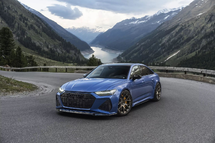 Audi đã cung cấp phiên bản sedan của RS6 ở thế hệ C5 và C6 trước Avant/Wagon ở C7 và C8. Tuy nhiên, với những người yêu thích dòng sedan đừng vội buồn vì sẽ có sự xuất hiện của Audi RS 6 e-tron. Như ông chủ của Audi Sport đã gợi ý trong một cuộc phỏng vấn gần đây, chiếc RS6 mạnh mẽ hơn với động cơ đốt trong sẽ sớm được ra mắt.