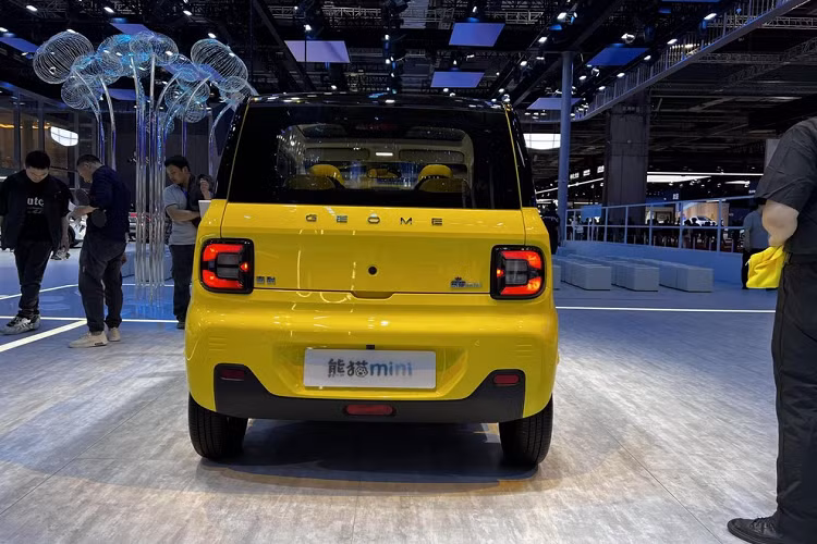 Geely cho biết họ chỉ sản xuất giới hạn Panda Mini Little Yellow Duck Limited Edition, điều này được xem rằng hãng xe Trung Quốc muốn kích thích sự tò mò, mua sắm của khách hàng, vì nếu không nhanh tay mua, hãng sẽ không sản xuất nữa.