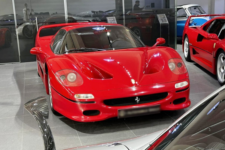 Trong đó, Ferrari F40 được chế tạo từ năm 1987 đến năm 1992 cho các bản đường phố, riêng bản xe đua LM và GTE tiếp tục được sản xuất cho đến năm 1994 và 199. Đây là 1 sản phẩm kế thừa của 288 GTO, nó được thiết kế để kỷ niệm 40 năm thành lập Ferrari và là chiếc Ferrari cuối cùng được đích thân Enzo Ferrari phê duyệt .