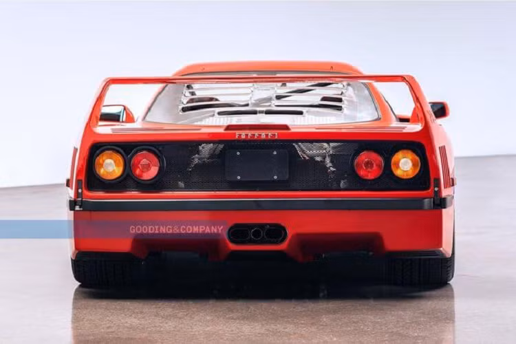 Việc mang bộ 3 Ferrari ra trưng bày cũng ngầm khẳng định độ giàu có, máu mặt của chủ showroom xe ở Hồng Kông. Được biết, đại gia này còn sương sương hơn 10 chiếc xe hypercar khác với tổng giá trị bộ sưu tập ước tính trên 2.000 tỷ đồng