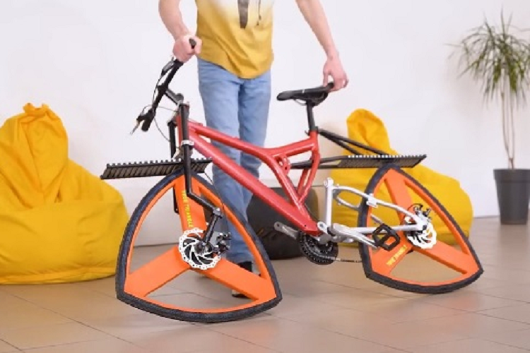 Trước đó người này cũng khiến cộng động mạng xôn xao khi chế tạo bánh xe đạp hình vuông.