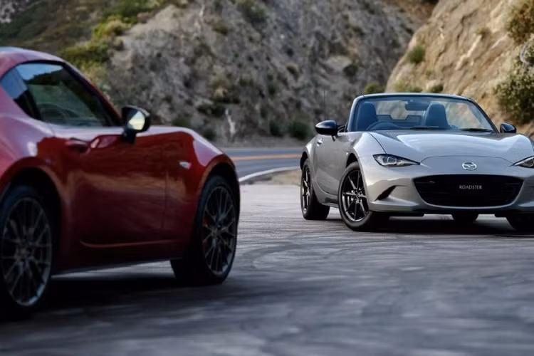 Cuối cùng là sự xuất hiện của những tính năng trợ lái nâng cao ADAS mới như hệ thống kiểm soát hành trình thích ứng và hỗ trợ phanh khẩn cấp.