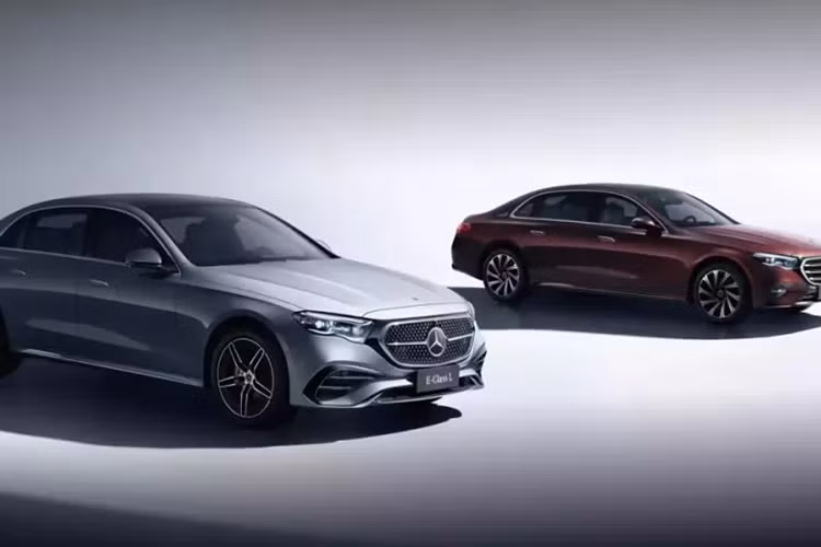 Là lựa chọn thay thế tiết kiệm chi phí hơn của S-Class, Mercedes-Benz E-Class phiên bản kéo dài không chỉ rộng rãi mà còn cung cấp nhiều công nghệ hiện đại và tính năng tiện nghi cho hành khách trên xe. So với bản tiêu chuẩn, Mercedes-Benz E-Class L 2024 tại Trung Quốc sở hữu ngoại hình không khác biệt nhiều, trừ khu vực nửa thân xe phía sau.