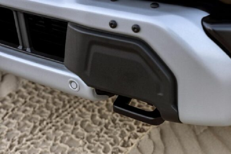 Phiên bản Raptor V6 sử dụng lốp có kích thước 35 inch, còn bản Raptor R có bộ lốp tiêu chuẩn kích thước 37 inch. Bộ lốp kích thước lớn cũng là tùy chọn đối với phiên bản Raptor V6 tiêu chuẩn.