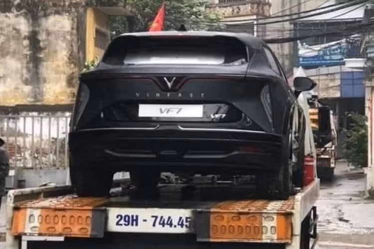 VinFast VF7 chay 450 km/lan sac lan dau lan banh tai Viet Nam