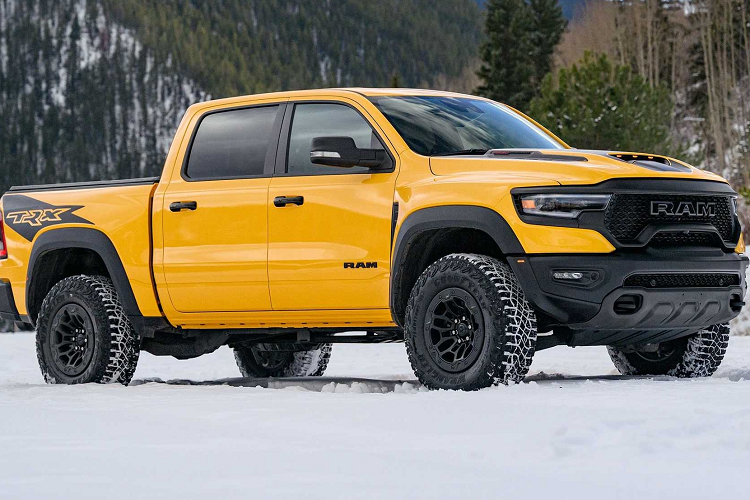 Mang đến sức mạnh cho chiếc xe vẫn là khối động cơ V8 siêu nạp dung tích 6.2L, công suất tối đa 712 mã lực và mô-men xoắn cực đại 880 Nm. Đi kèm với động cơ này là hộp số tự động 8 cấp cùng hệ dẫn động 4 bánh. Chiếc bán tải có khả năng tăng tốc từ 0 lên 96 km/h trong 4,5 giây, trước khi đạt vận tốc tối đa giới hạn ở mức 190 km/h.