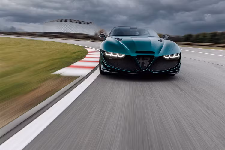 Alfa Romeo không cung cấp các thông số vận hành của xe. Siêu phẩm Alfa Romeo Giulia SWB Zagato sẽ được bàn giao cho chủ nhân, vốn cũng là một nhà sưu tập đam mê thương hiệu này khi sở hữu nhiều mẫu Alfa Romeo như 8C Competizione, SZ và nhiều mẫu Aston Martin Zagato khác.