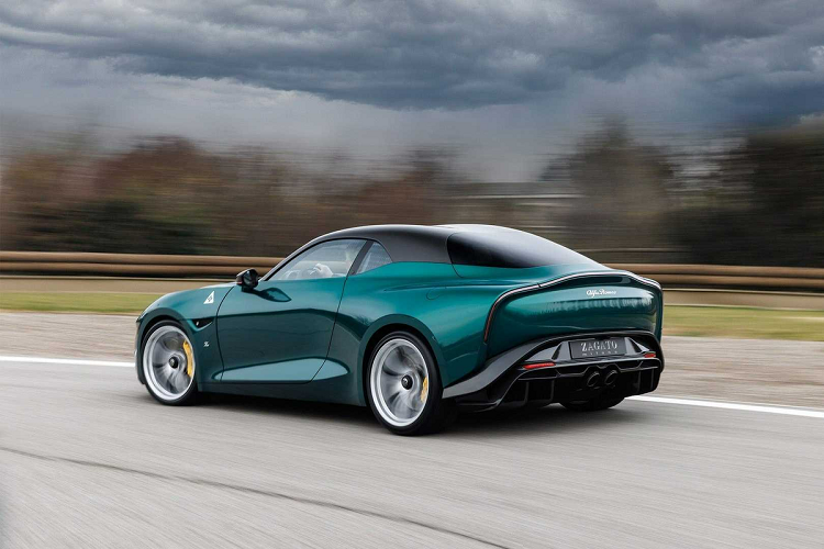 Dựa trên nền tảng mẫu sedan Giulia Quadrifoglio, chiếc xe được thu ngắn trục cơ sở, đồng thời thay đổi từ phong cách sedan 4 cửa bằng thiết kế coupe 2 cửa độc đáo.