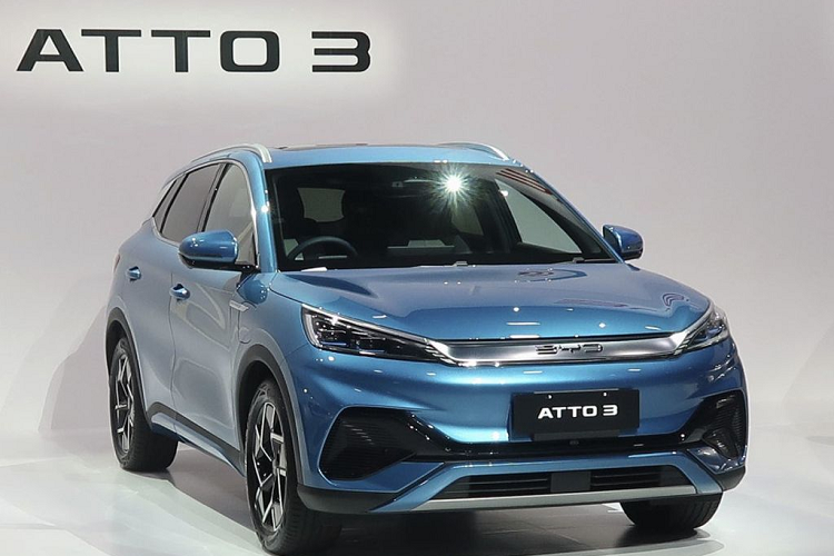 Doanh số bán ôtô năng lượng sạch tại Trung Quốc cũng chiếm 59% của 10,52 triệu xe toàn cầu. Tổng kết năm 2022, BYD là hãng bán được nhiều xe điện nhất với gần 1,85 triệu chiếc xe điện trên toàn cầu, chiếm 18,3% thị phần toàn cầu. Kết quả này vượt xa cả Tesla chỉ đạt 1,31 triệu xe.