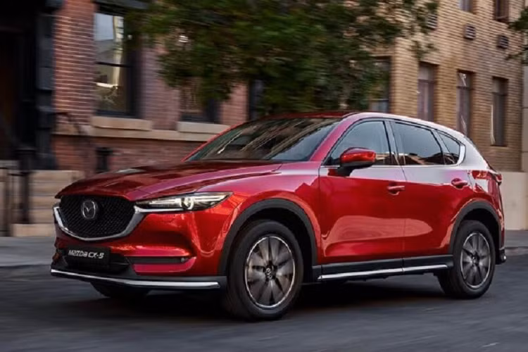 Tại Việt Nam, đây cũng là mẫu xe bán chạy nhất phân khúc SUV cỡ C khi liên tục vượt mặt những cái tên đình đám như Honda CR-V, Hyundai Tucson hay Kia Sportage. Trình làng thế hệ thứ 2 từ năm 2017, sau 5 năm, đã đến lúc Mazda CX-5 được lột xác, cho ra mắt thế hệ mới.