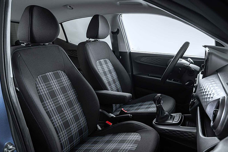 Thời điểm ông Đặng Lê Nguyên Vũ đặt hàng, giá xe Porsche 911 Sport Classic 2023 chính hãng chỉ có 18,66 tỷ đồng, chưa bao gồm tùy chọn và chi phí lăn bánh, nhưng hiện tại, giá xe đã tăng 560 triệu đồng, lên thành 19,22 tỷ đồng .