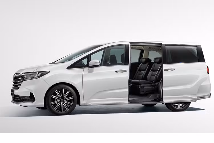 Hiện hãng Honda chưa công bố thông tin về động cơ của mẫu MPV này. Trong khi đó, tại Trung Quốc, Honda Odyssey được trang bị hệ truyền động hybrid e:HEV với máy xăng i-VTEC 4 xi-lanh, dung tích 2.0L và 1 mô-tơ điện, tạo ra công suất tổng cộng 181 mã lực cùng mô-men xoắn cực đại 315 Nm. Sức mạnh được truyền tới cầu trước thông qua hộp số E-CVT.