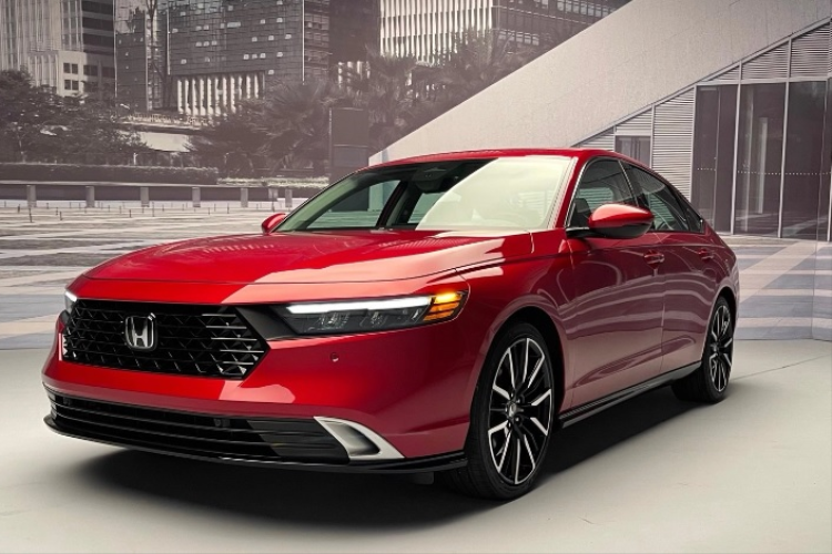 Các hãng xe khác của Trung Quốc như: Changan, Geely và Wuling cũng góp mặt trong top 10 hãng xe bán chạy tại thị trường tỷ dân. Tuy nhiên, tổng doanh số của cả 3 hãng chỉ hơn BYD chưa đến 200.000 xe.