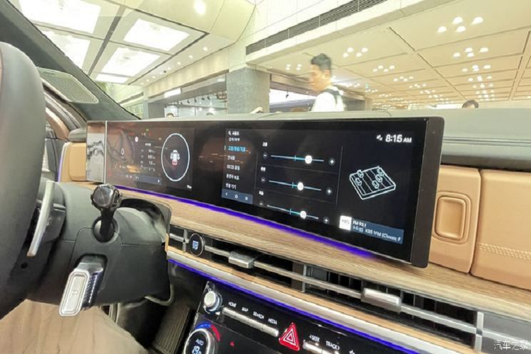 ... Hàng ghế sau có xu hướng phẳng khi gập xuống, đồng thời kích thước mở cốp rộng và không gian rộng hơn sau khi gập hàng ghế mang lại nhiều khả năng hơn cho các tình huống sử dụng ngoài trời"