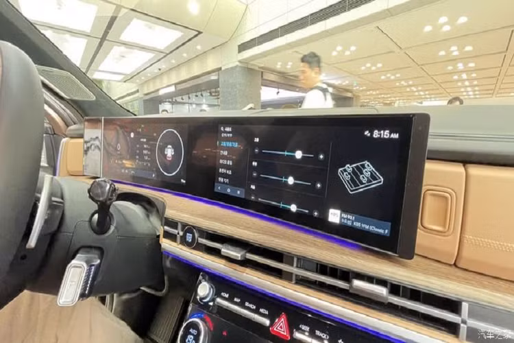 ... Hàng ghế sau có xu hướng phẳng khi gập xuống, đồng thời kích thước mở cốp rộng và không gian rộng hơn sau khi gập hàng ghế mang lại nhiều khả năng hơn cho các tình huống sử dụng ngoài trời"