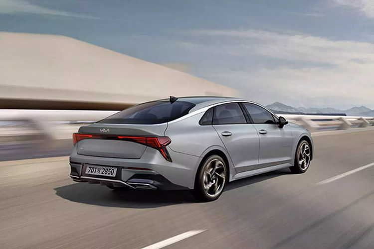 Động cơ xăng 4 xi-lanh, dung tích 2.0L với công suất tối đa 160 mã lực và mô-men xoắn cực đại 196 Nm, đi cùng hộp số tự động 6 cấp. Động cơ xăng 4 xi-lanh, 1.6L tăng áp, cho công suất tối đa 180 mã lực và mô-men xoắn cực đại 265 Nm, đi cùng hộp số tự động 8 cấp.