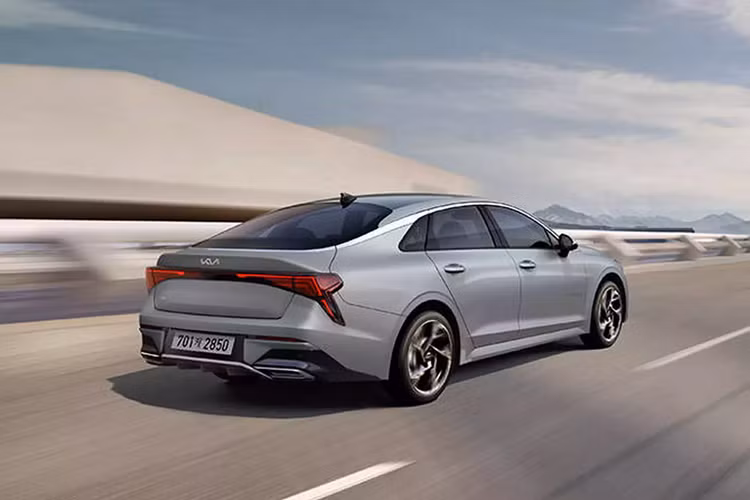 Động cơ xăng 4 xi-lanh, dung tích 2.0L với công suất tối đa 160 mã lực và mô-men xoắn cực đại 196 Nm, đi cùng hộp số tự động 6 cấp. Động cơ xăng 4 xi-lanh, 1.6L tăng áp, cho công suất tối đa 180 mã lực và mô-men xoắn cực đại 265 Nm, đi cùng hộp số tự động 8 cấp.