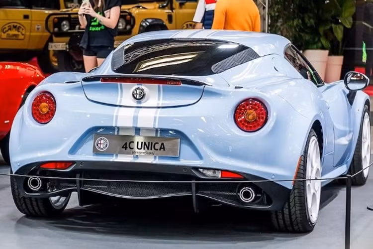 Hiện Alfa Romeo không được phân phối chính hãng tại Việt Nam. Xe chỉ được nhập khẩu về nước dưới dạng tư nhân. Một số mẫu xe nổi bật của hãng đang xuất hiện tại Việt Nam có thể kể đến như: 4C Launch Edition, 159, Giulia, Brera hay Brera Spider…