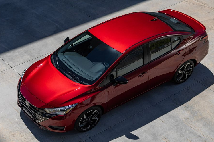 Sau Thái Lan, nhiều khả năng xe cũng sẽ ra mắt thị trường Việt Nam. Trong phân khúc sedan hạng B, Toyota Vios và Hyundai Accent đang áp đảo về doanh số khi bán được lần lượt 23.529 xe và 22.645 xe trong năm 2022. Trong khi đó, Nissan không công bố lượng xe bán ra của Almera.