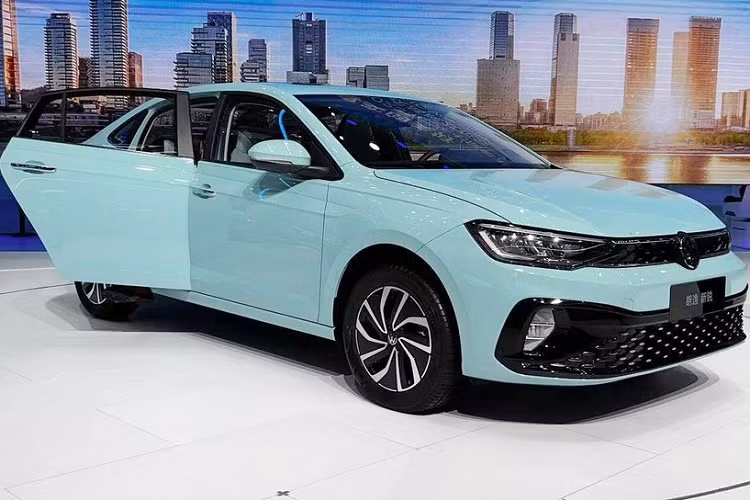 Dù được ra mắt dưới cái tên Volkswagen Lavida XR nhưng chiếc xe này không liên quan gì đến dòng xe Volkswagen Lavida đang bán tại Trung Quốc, thay vào đó, nó là phiên bản nội địa hóa của chiếc sedan hạng B Virtus đang bán ra ở 1 số thị trường nước ngoài, trong đó có cả Việt Nam.