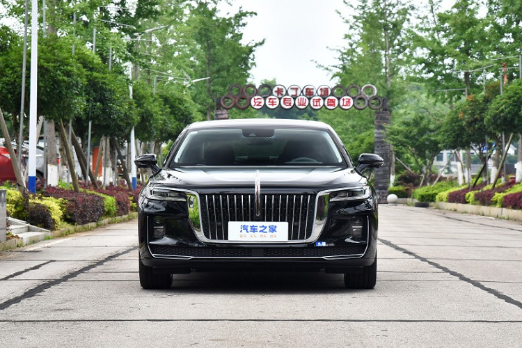 Hồng Kỳ H9 là 1 mẫu sedan hạng sang nhưng có giá bán chỉ ngang các xe tầm trung, điều này đã giúp cho hãng xe chuyên sản xuất xe cho các quan chức Trung Quốc hốt bộn tiền, thậm chí, Hồng Kỳ H9 của Trung Quốc còn được mệnh danh là "Rolls-Royce Ghost nội địa".