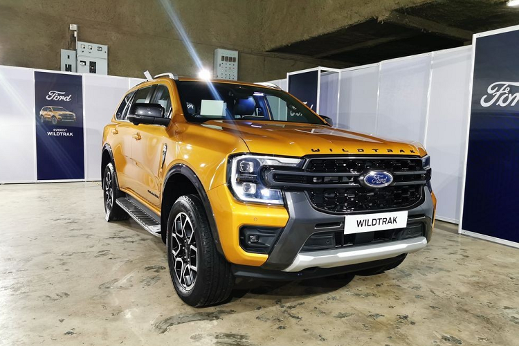 Tại triển lãm Bangkok International Motor Show 2023 vừa khai mạc vào ngày 21/3, ngoài Ranger Stormtrak, hãng xe Mỹ còn giới thiệu dòng xe Ford Everest Wildtrak 2023 mới với khách hàng Thái Lan. Ở thị trường này, Wildtrak sẽ được định vị như bản trang bị cao cấp nhất của dòng xe Ford Everest 2023, nằm phía trên bản Titanium+.