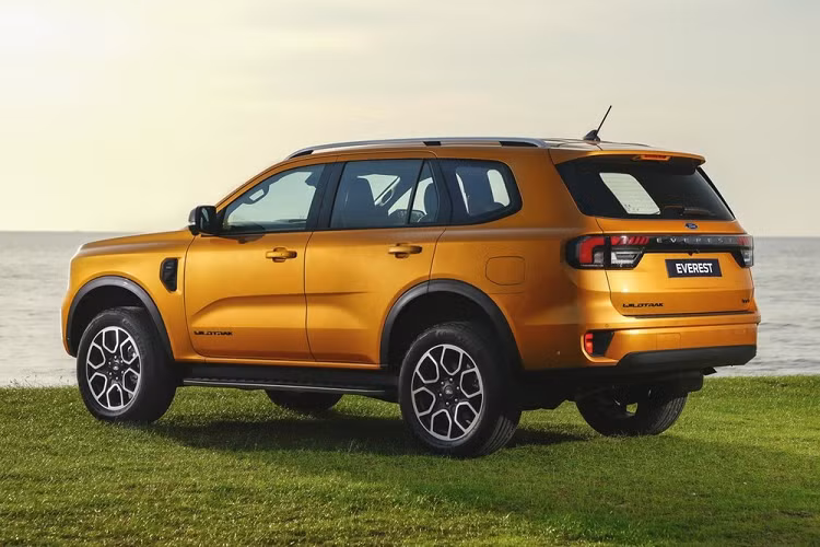 Mẫu xe SUV Ford Everest Wildtrak 2023 đã lần đầu tiên ra mắt ở thị trường New Zealand vào hồi tháng 1 đầu năm nay. Theo kế hoạch, mẫu xe này sẽ được bán tại thị trường Việt Nam vào khoảng tháng 4 năm nay. Hiện các đại lý ở Việt Nam cũng đã bắt đầu nhận cọc dành cho Ford Everest Wildtrak mới.