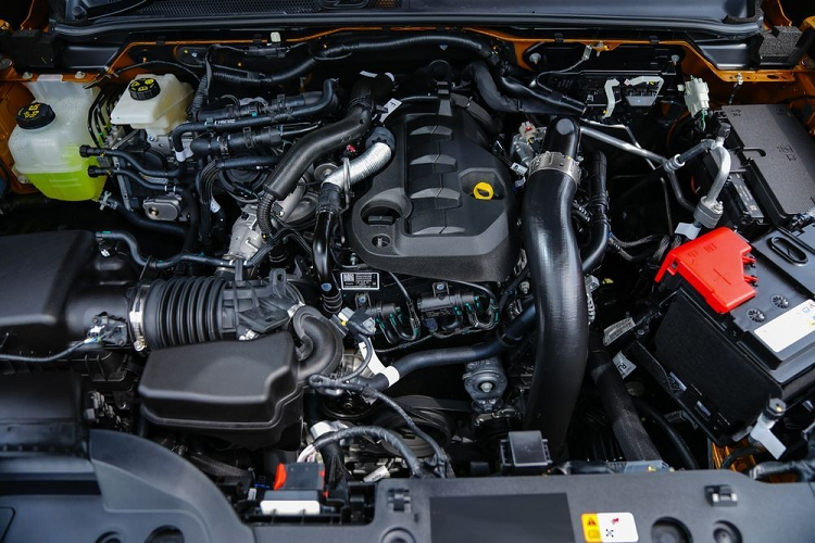 Động cơ kết hợp với hộp số tự động 10 cấp, hệ dẫn động 2 cầu và hệ thống kiểm soát địa hình. Mẫu SUV cỡ trung này ở Thái Lan không có động cơ diesel V6, tăng áp, dung tích 3.0L như tại New Zealand.